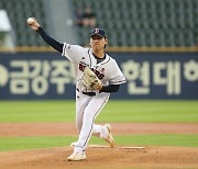 '곽빈 8이닝 무실점+타선 10득점' 두산, SSG 꺾고 4연승 질주