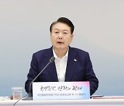 尹 지지율, 1%p 내린 34%…"오염수 방류 문제 영향"[한국갤럽]