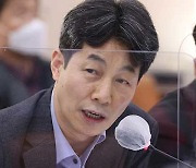 ‘오염수 방류 입장’ 두고 문재인-하태경 SNS 설전…윤건영 “애먼 곳에 화풀이”