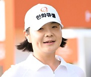 [MD포토] 취재진 바라보는 이민영