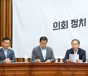 원내대책회의에서 발언하는 윤재옥 원내대표