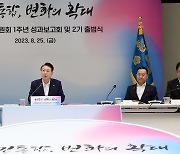 윤대통령 "시대착오적 투쟁에 굴복하는 건 진보 아냐"