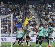 프로축구연맹, 'VAR 온필드리뷰 전광판 송출' 울산에 1000만 원 징계 결정 [공식발표]