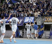 오반석 극장골…인천, 수원FC 원정 2-1 짜릿한 승리+4위 점프→'씽크홀 논란' 화제 [현장 리뷰]