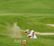 [포토] 김찬우 '페어웨이 벙커 탈출'