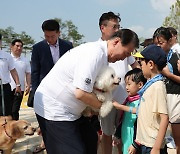 다둥이가족 초청 행사 찾은 윤 대통령