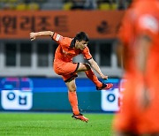 강원FC, 홈 3연전 마지막 경기서 포항에 1-1 무승부