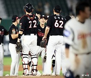 [SPO 사직] 2:5→6:5→8:6, '두 이닝 만에 만든' 기적의 역전승…"오늘은 모두 선수 다 잘했다"