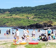 가는 여름이 아쉬워…막바지 물놀이