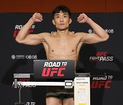 ‘개미지옥’ 이창호, 中 파이터 상대 3R 역전 TKO로 결승 진출 [로드 투 UFC 2]