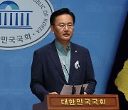 與 "野, 불안 부추겨 국민 죽어나가…괴담선동 중단할 시간"