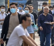 "시한폭탄"일까 vs "2년 조정"일까…앓는 中경제 두 진단