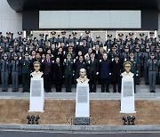 ‘홍범도 흉상 이전’에 與 내부서도 “너무 오버” 비판