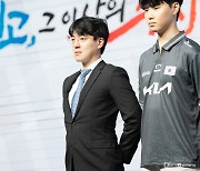 [포토] '꼬마' 김정균 감독, '항저우 AG LoL 감독'