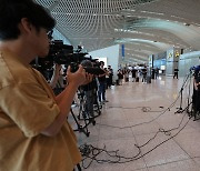 영국 출국 전 인터뷰하는 배준호