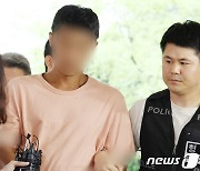 '은평구 흉기난동' 남성, 영장심사 출석