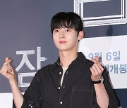 [E포토] 황민현, '훈훈한 배우 비주얼 모드'