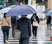 [포토]비 내리며 무더위 주춤