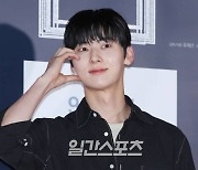 [포토] 황민현, 심쿵 볼하트