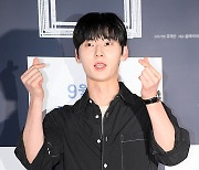 황민현 ‘깜짝 하트’ [MK포토]