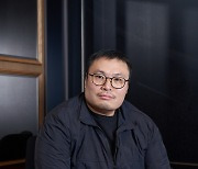 ‘무빙’ 강풀작가 “파리에 있던 류승범 직접 캐스팅, 류승완에 부탁”[EN:인터뷰②]