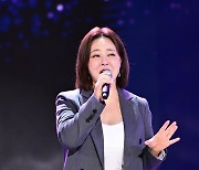 금잔디, 더 트롯쇼에서 신곡 무대[포토엔HD]