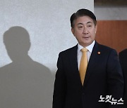 취임식장 들어선 이동관 방통위원장