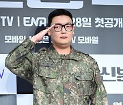 '신병2' 김민호, '각 잡힌 경례' [사진]