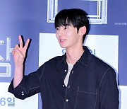 황민현, '해맑게 브이' [사진]