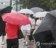 [날씨] 저무는 여름, 여무는 가을…중부 많은 비