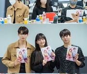 CHAEUNWOO X Park Gyu young X Lee Hyunwoo Have a Meeting For the Script Reading 'A Good Day to Be a Dog'