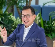 [오늘의 DT인] `맨땅에 헤딩` 33년 무협 원팀맨… "주어진 일보다 만들어가는 게 좋아요"