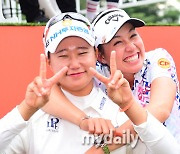 "언니 너무 좋아" LPGA 신인왕의 애교 공세에 무장해제…'한국어 반, 영어 반' 그래도 뜻은 통해 [곽경훈의 현장]