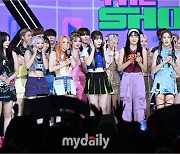 [MD포토] 스테이씨 '컴백 첫 1위야'