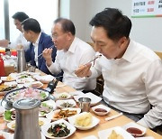 “이재명도 와서 먹으라” 국민의힘 지도부, 연찬회 후 인천 횟집서 뒤풀이