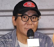 [포토S] 인사말 하는 김지운 감독