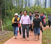 '명품 맨발걷기 도시' 하남시 "구산둘레길 걸으며 힐링하세요"