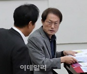 [포토]시의회시정질문 참석한 오세훈 서울시장-조희연 서울시교육감