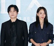 '타켓' 개봉날, 신혜선·김성균 따로 또 같이 라디오 나들이