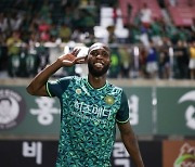 '루이스 해트트릭' 김포, 성남에 4-2 역전승…5위 도약