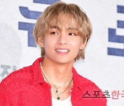 방탄소년단 뷔, '런닝맨'이어 '유퀴즈' 출연…솔로 컴백에 예능까지 '접수'