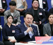 尹 "정부 주도 스타트업 생태계도 민간 중심으로 과감하게 바꿔야"