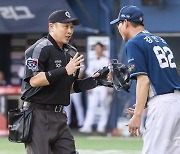 ‘퇴장→경기 고의 지연’ KBO, 강인권 NC 감독에 제재금 100만 원 및 경고 조치