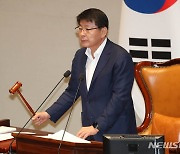 의사봉 두드리는 서삼석 예산결산특별위원회 위원장