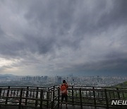 전국 대체로 흐려…경북·경남에는 강한 비[내일날씨]