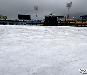 하늘이 원망스러운 롯데와 한화, 대전 뒤덮은 비구름에 이틀 연속 우천취소