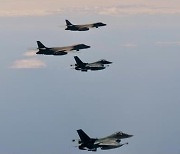 미국, 동해서 日과 합동 공중 훈련…B-1B 폭격기 전개