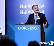 웬델 윅스 코닝 회장, 한국 투자 50주년 기자간담회