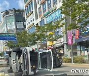 하남 망월동 도로서 볼보에 받힌 SUV 전도…운전자 경상