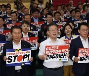 野, 국회서 밤샘 ‘오염수 투쟁’…“싸우는 것 외엔 길 없어”